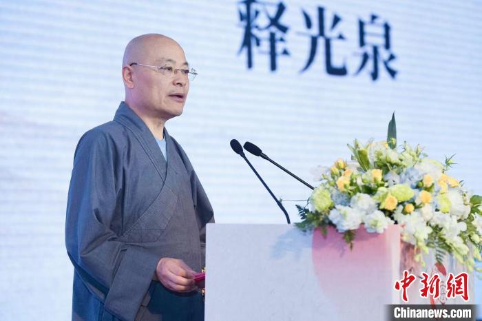 杭州灵隐寺方丈光泉法师. 谈玉坤 摄