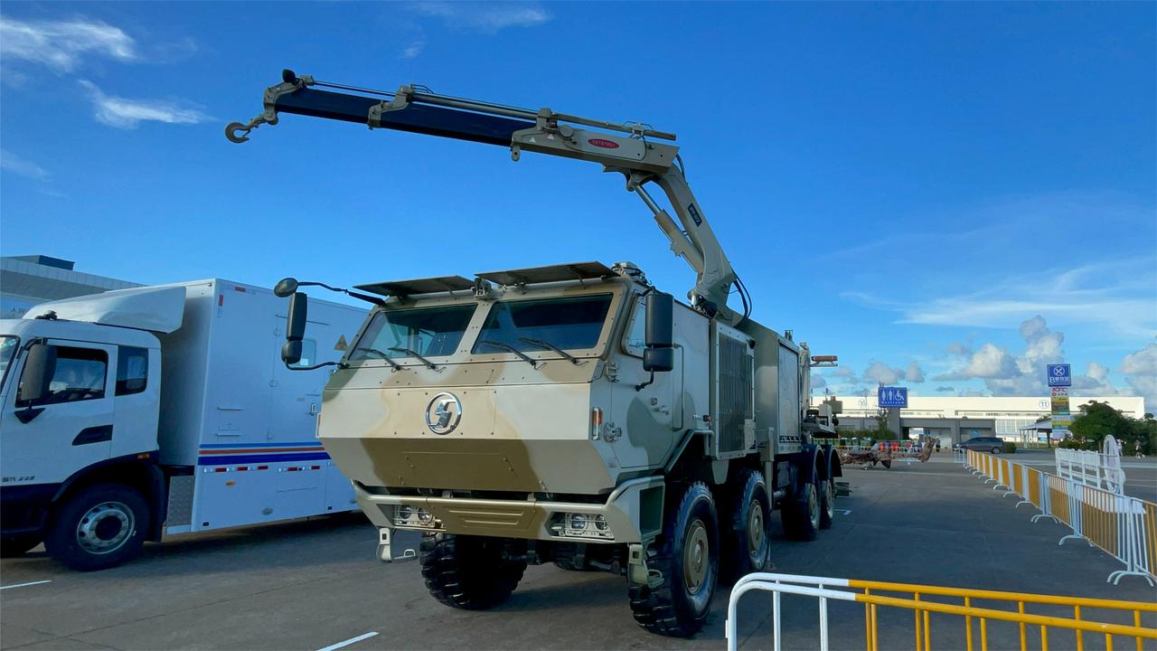 珠海航展陕汽展示第三代重型高机动8×8底盘特种车辆