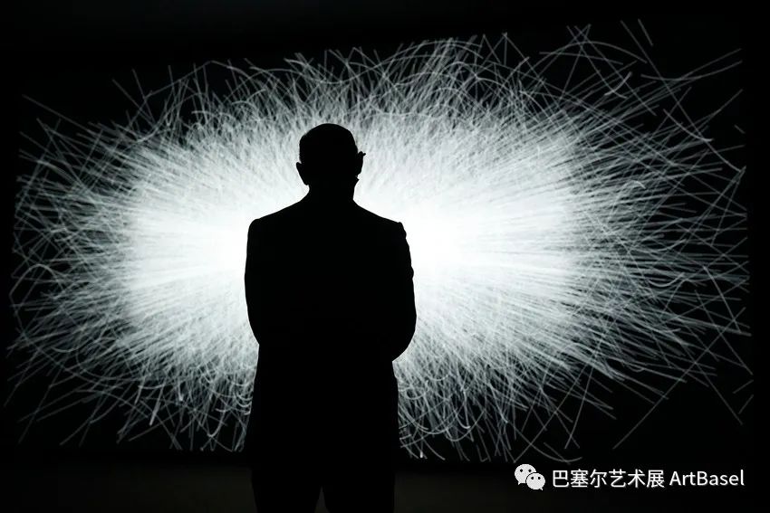 《data-verse 3》（2021），池田亮司，作品由阿尔敏·莱希画廊（Almine Rech）于 “意象无限” 展区呈献，图片由巴塞尔艺术展提供