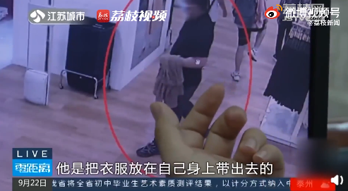 馋疯了？！两男子一见警车就跑，被逮后，警察发现他们竟在“走私”......休闲区蓝鸢梦想 - Www.slyday.coM