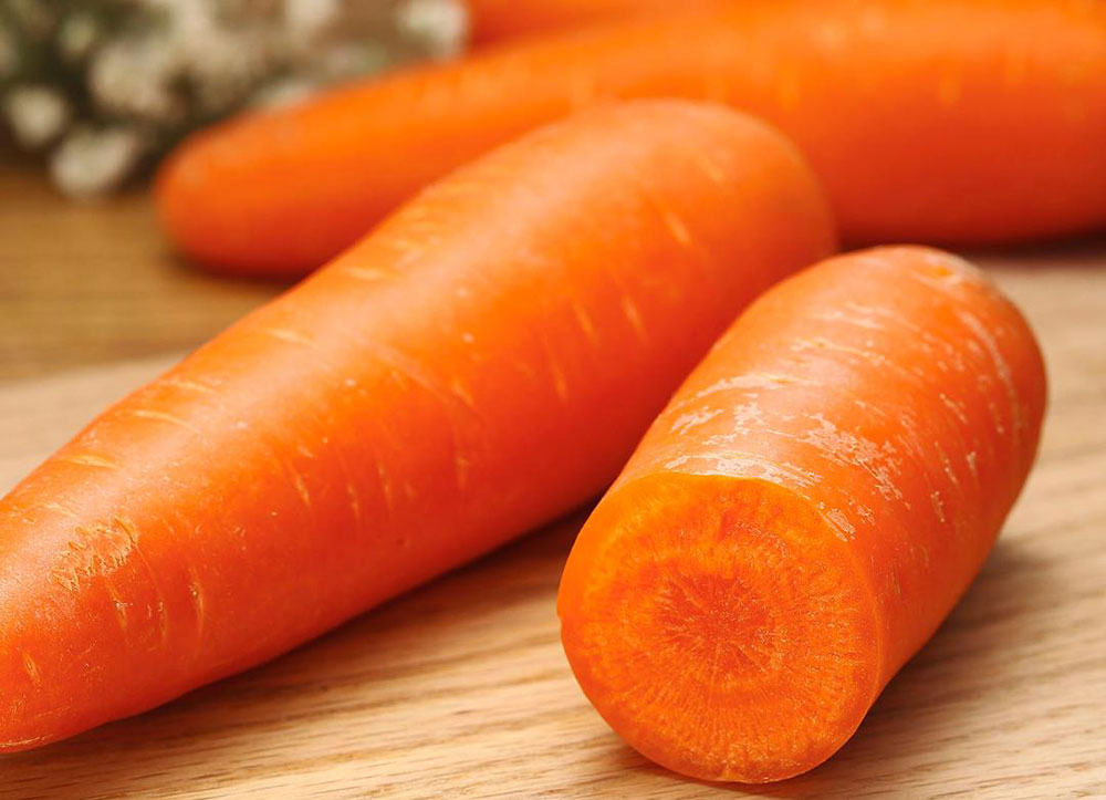 秋天买胡萝卜选带泥的还是干净的区别挺大买错营养差浪费钱