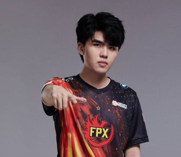 lol北枫少见生气,lwx1杀10死的卢锡安太夸张,真的就是提款机|卢锡安