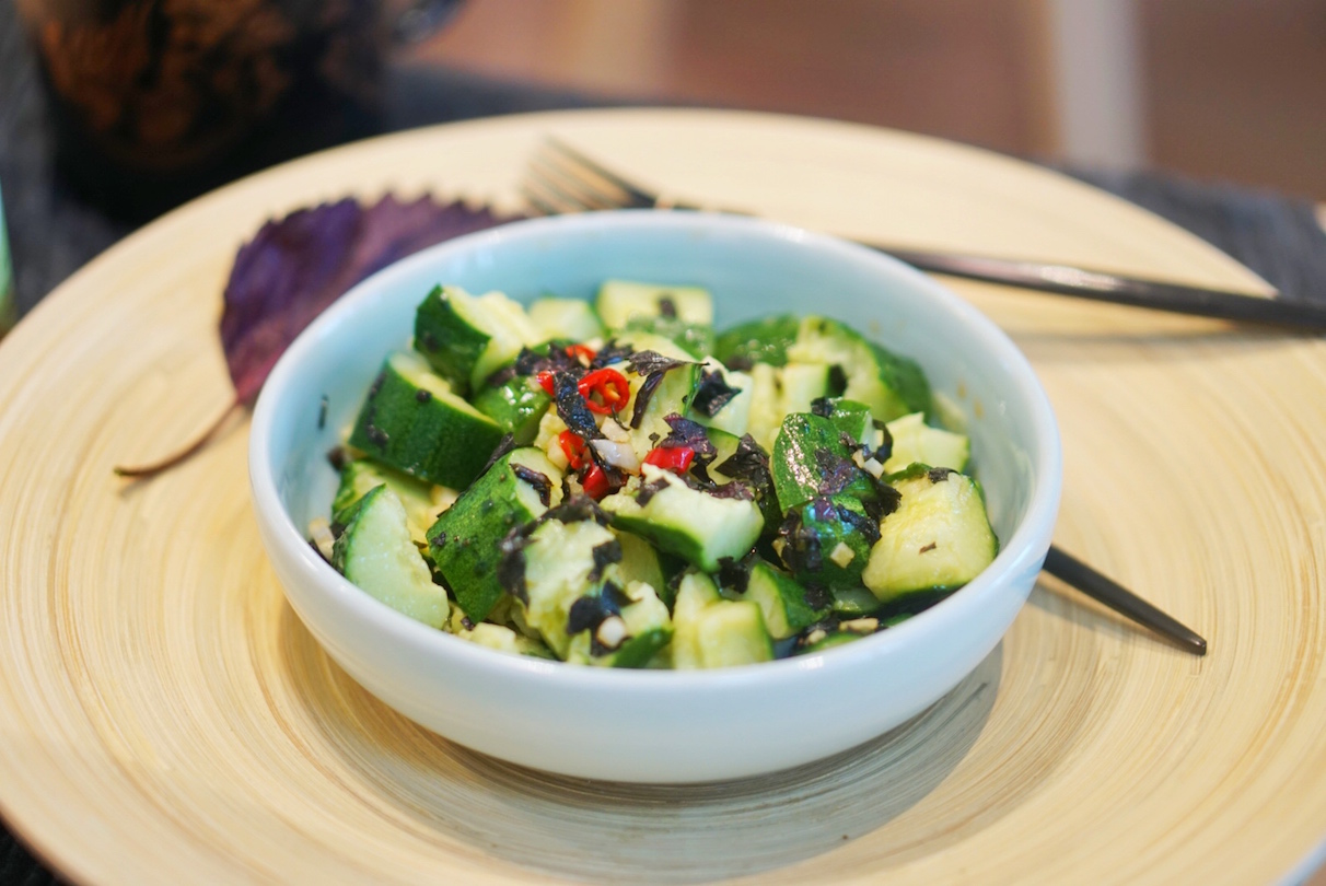 紫苏跟黄瓜这样拌着吃味道太好了,简单一做,开胃下饭|紫苏|调味料