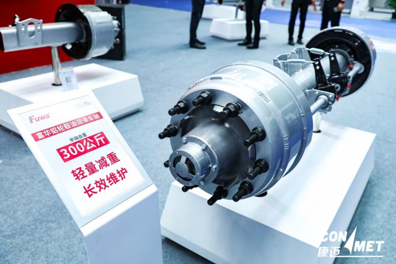 奥通机械等国内主流车桥和企业展出的产品中,也有多款配装康迈轮毂