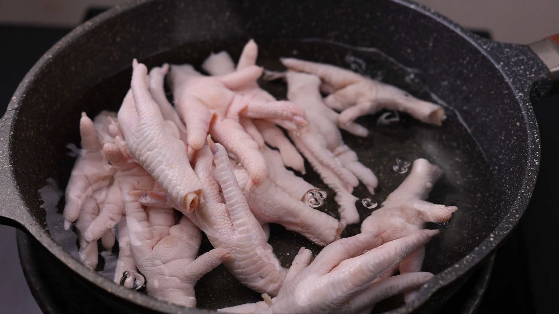 超级火爆的零食:虎皮凤爪,口感软嫩多汁,咸香味美,追剧必备|鸡爪|凤爪