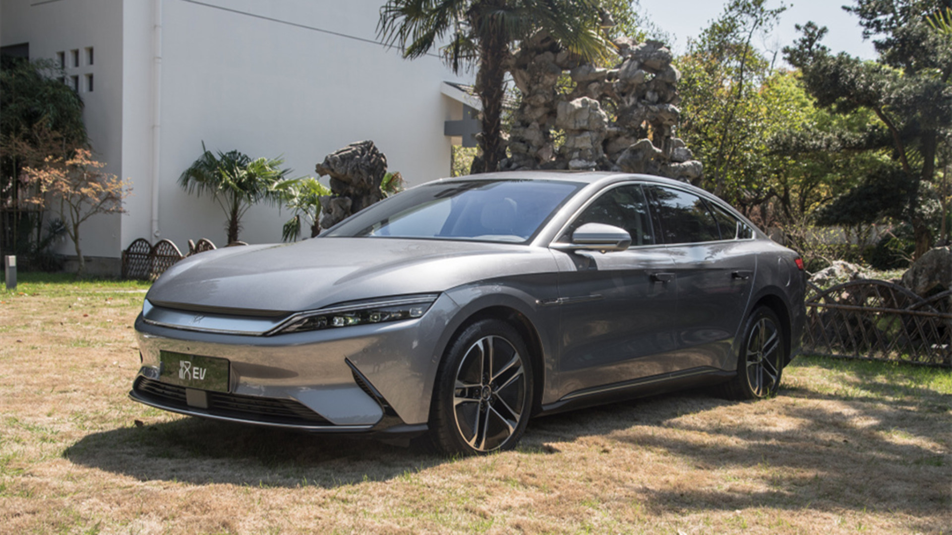 比亚迪汉ev入门版值得购买吗性价比高吗