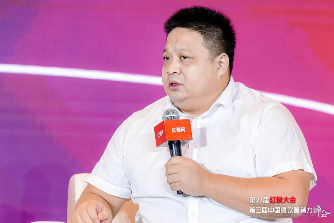 新时沏创始人朱骏杨海巍作为主持人,对这场精彩的论坛进行了总结.