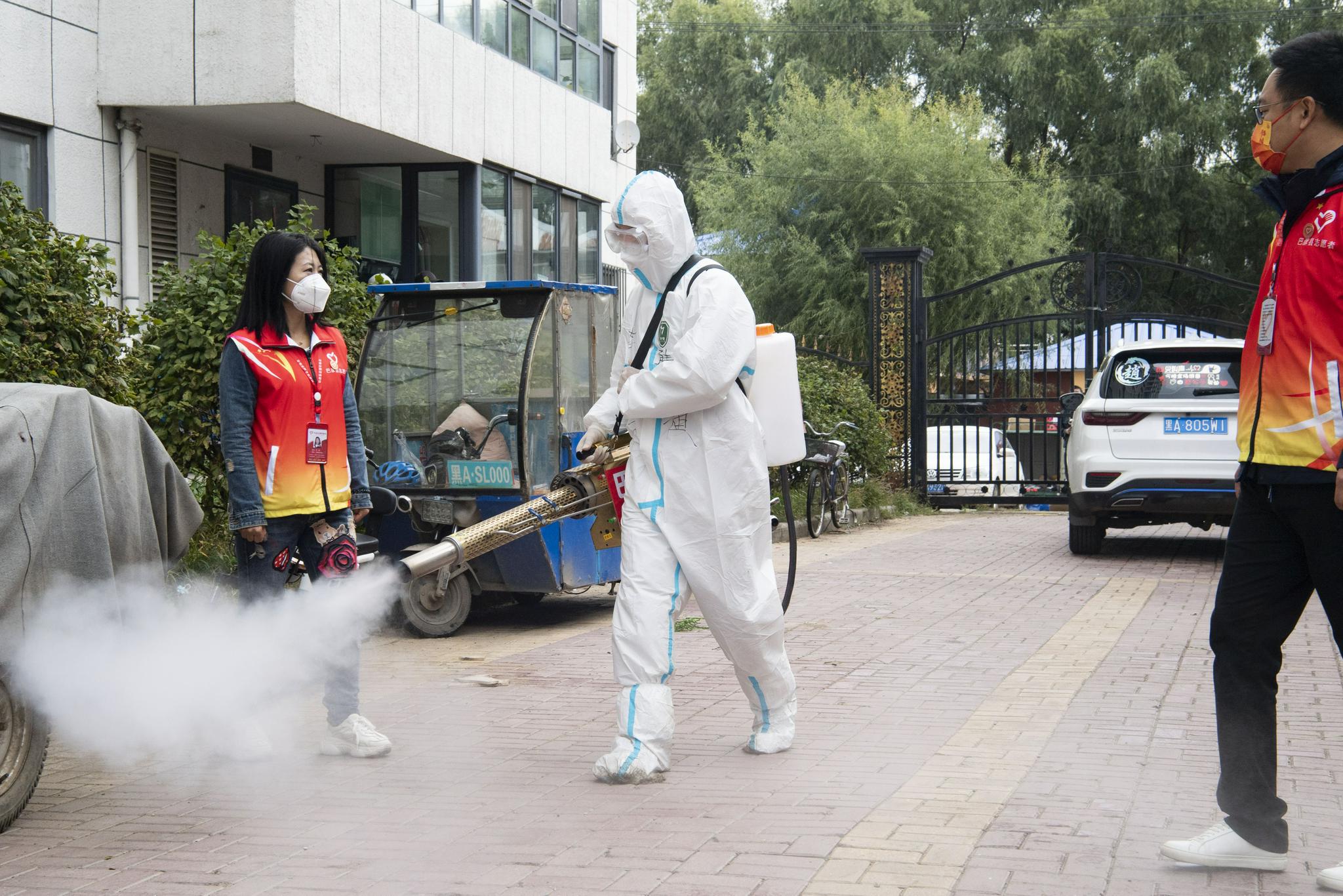 他们坚守社区疫情防控一线