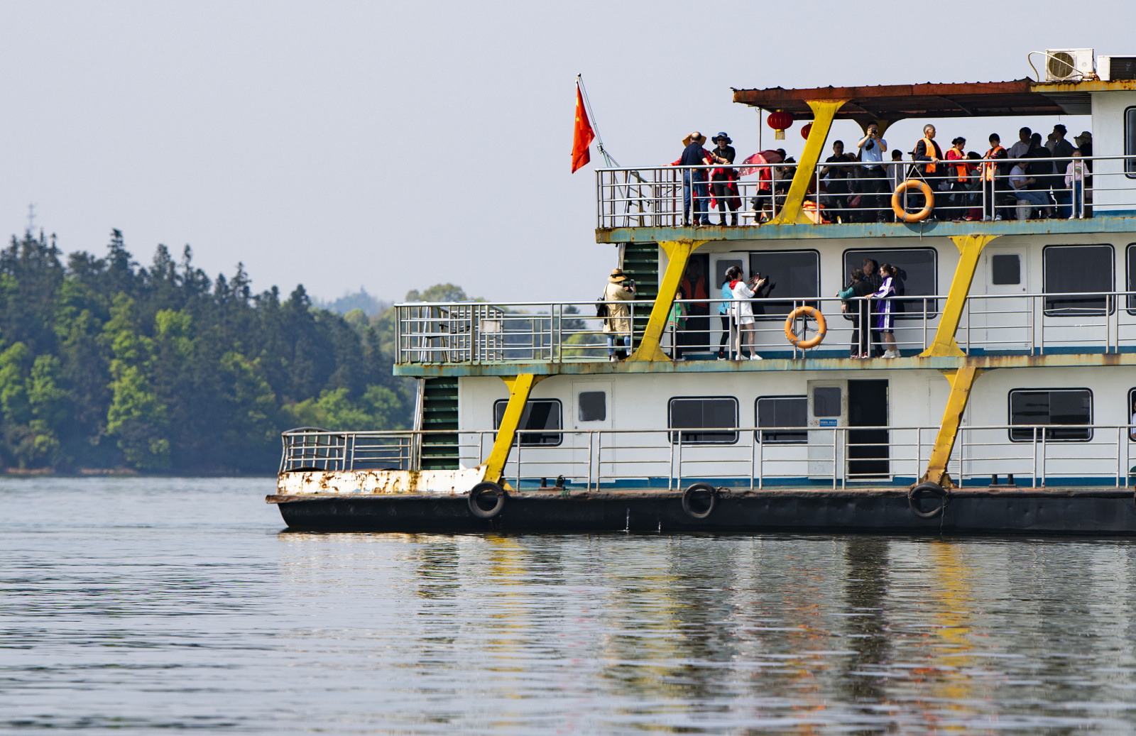 专家预测国庆出行趋势红色景点热度上涨旅游市场呈复苏态势