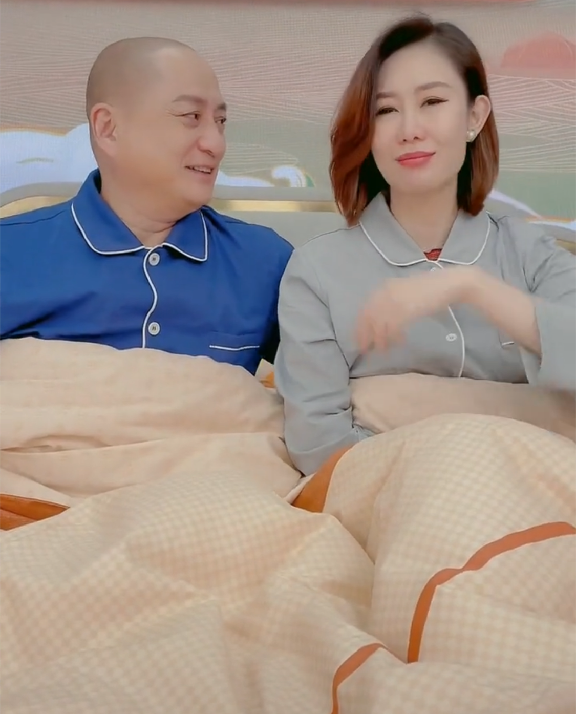 同框似两代人,网友调侃翁美玲来了|汤镇业|翁美玲|邹文静_新浪新闻