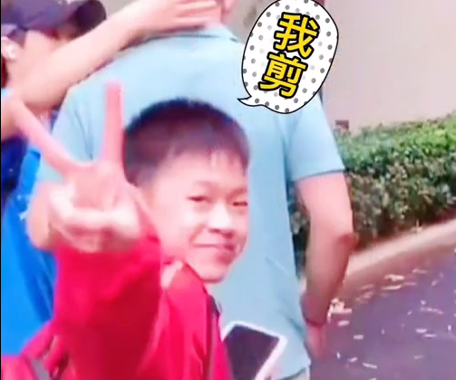 全红婵每次拍照,谁注意她手势?有红妹的地方就有剪刀手!休闲区蓝鸢梦想 - Www.slyday.coM 全红婵每次拍照,谁注意她手势?有红妹的地方就有剪刀手!休闲区蓝鸢梦想 - Www.slyday.coM