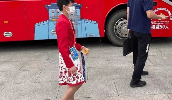 全红婵回家仅半小时!没有比赛依旧忙碌,两大假期心愿难实现休闲区蓝鸢梦想 - Www.slyday.coM 全红婵回家仅半小时!没有比赛依旧忙碌,两大假期心愿难实现休闲区蓝鸢梦想 - Www.slyday.coM