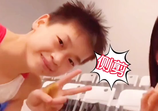 全红婵每次拍照,谁注意她手势?有红妹的地方就有剪刀手!休闲区蓝鸢梦想 - Www.slyday.coM 全红婵每次拍照,谁注意她手势?有红妹的地方就有剪刀手!休闲区蓝鸢梦想 - Www.slyday.coM