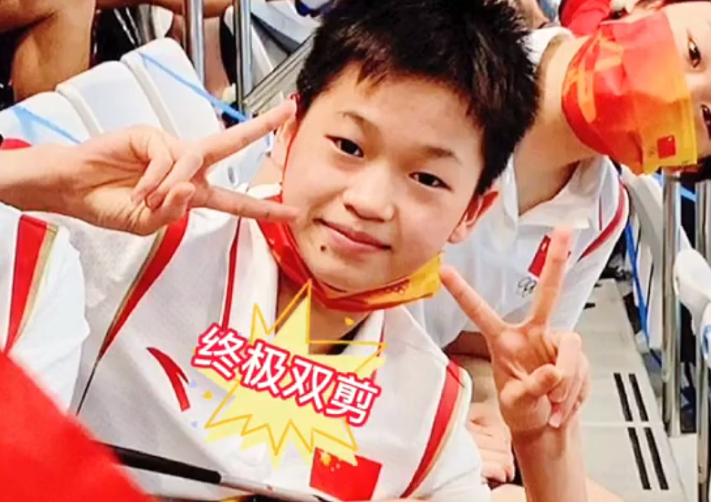 全红婵每次拍照,谁注意她手势?有红妹的地方就有剪刀手!休闲区蓝鸢梦想 - Www.slyday.coM 全红婵每次拍照,谁注意她手势?有红妹的地方就有剪刀手!休闲区蓝鸢梦想 - Www.slyday.coM