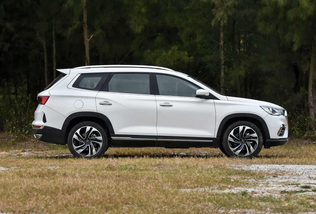 一款超级称职的家用suv车型,吉利主打王牌!