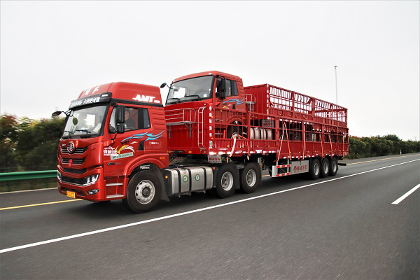 抵达成都之后,首达新国标挑战极限之旅一行四辆车(包括子母挂中的子挂