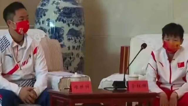 气质大变!全红婵时隔8天罕见露面,归乡被领导接见已经毫不怯场休闲区蓝鸢梦想 - Www.slyday.coM 气质大变!全红婵时隔8天罕见露面,归乡被领导接见已经毫不怯场休闲区蓝鸢梦想 - Www.slyday.coM