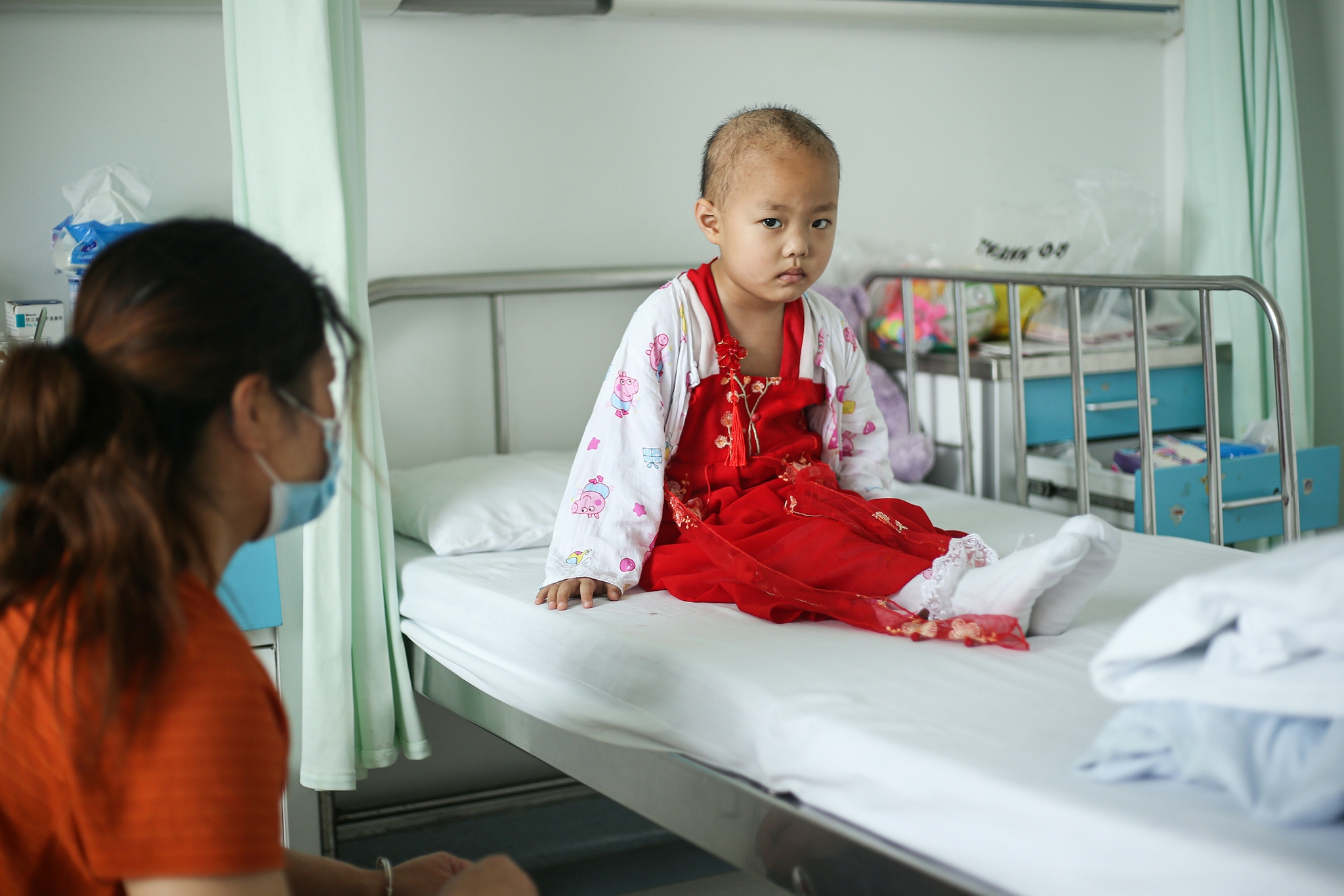 大女儿因见义勇为牺牲，小女儿又患白血病，父母哭诉：家要散了休闲区蓝鸢梦想 - Www.slyday.coM