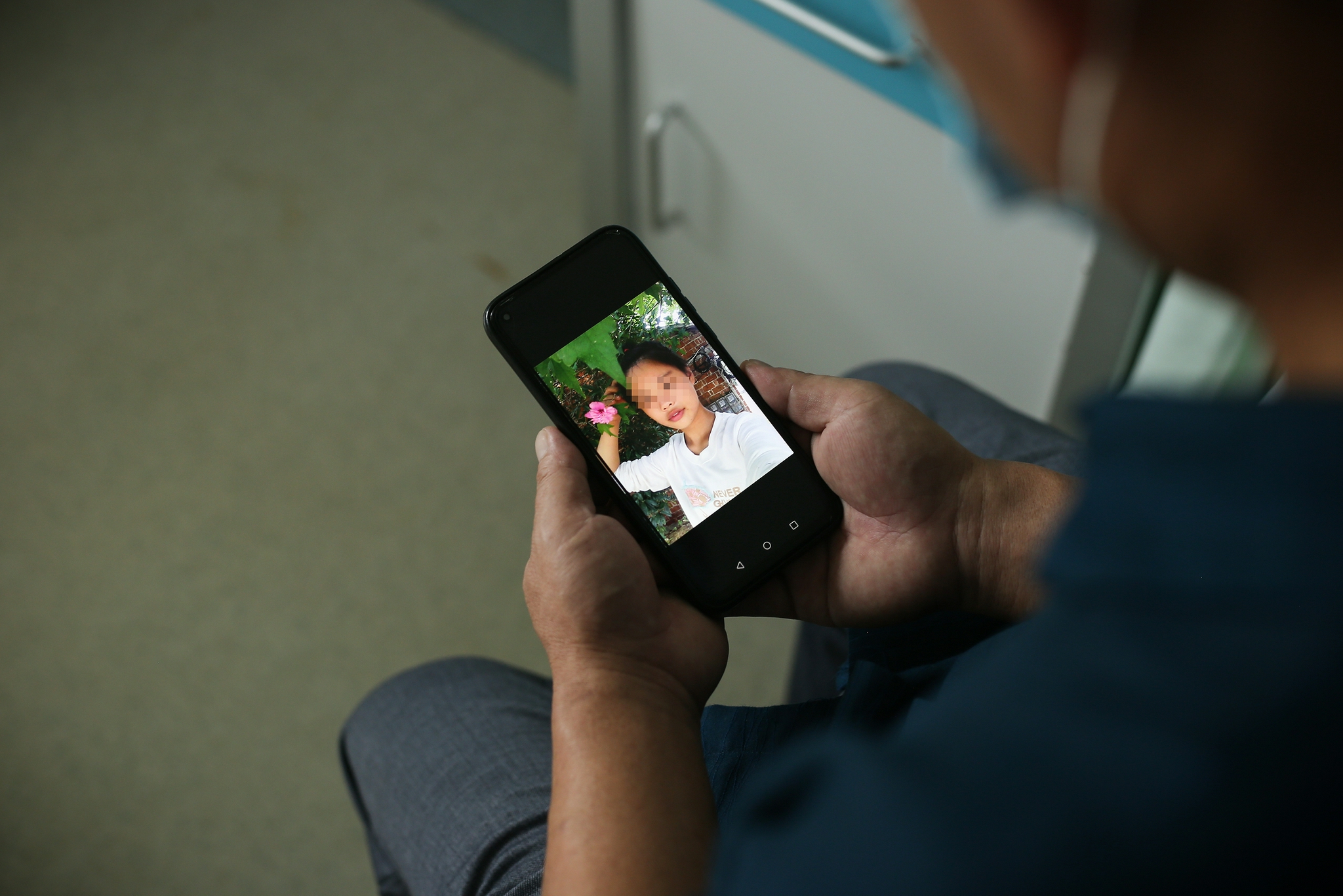 大女儿因见义勇为牺牲，小女儿又患白血病，父母哭诉：家要散了休闲区蓝鸢梦想 - Www.slyday.coM