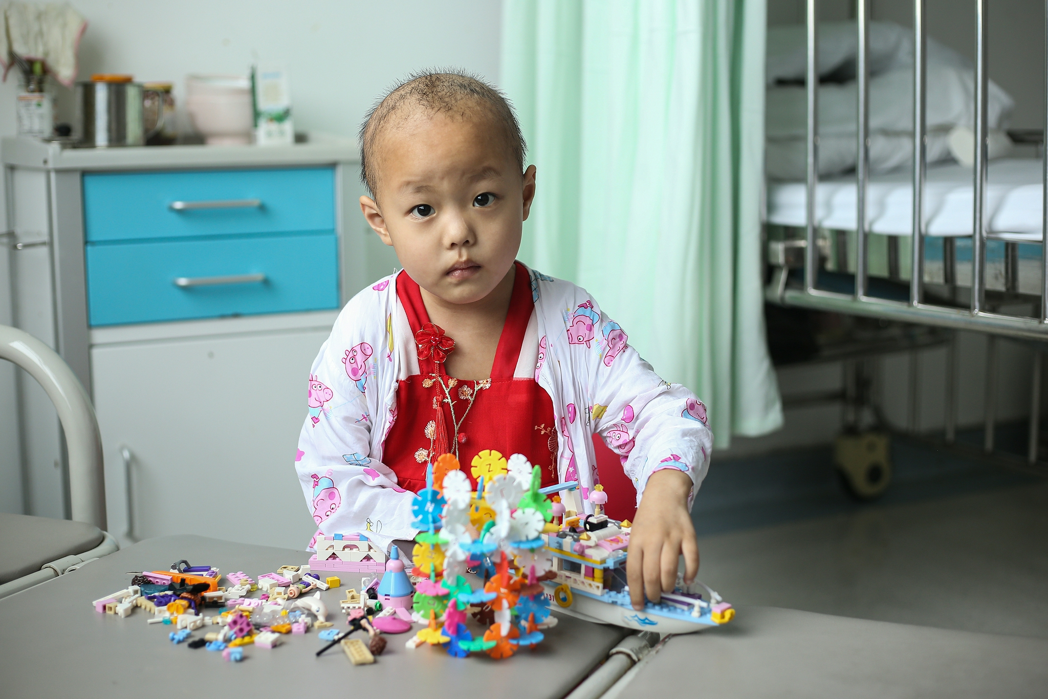 大女儿因见义勇为牺牲，小女儿又患白血病，父母哭诉：家要散了休闲区蓝鸢梦想 - Www.slyday.coM