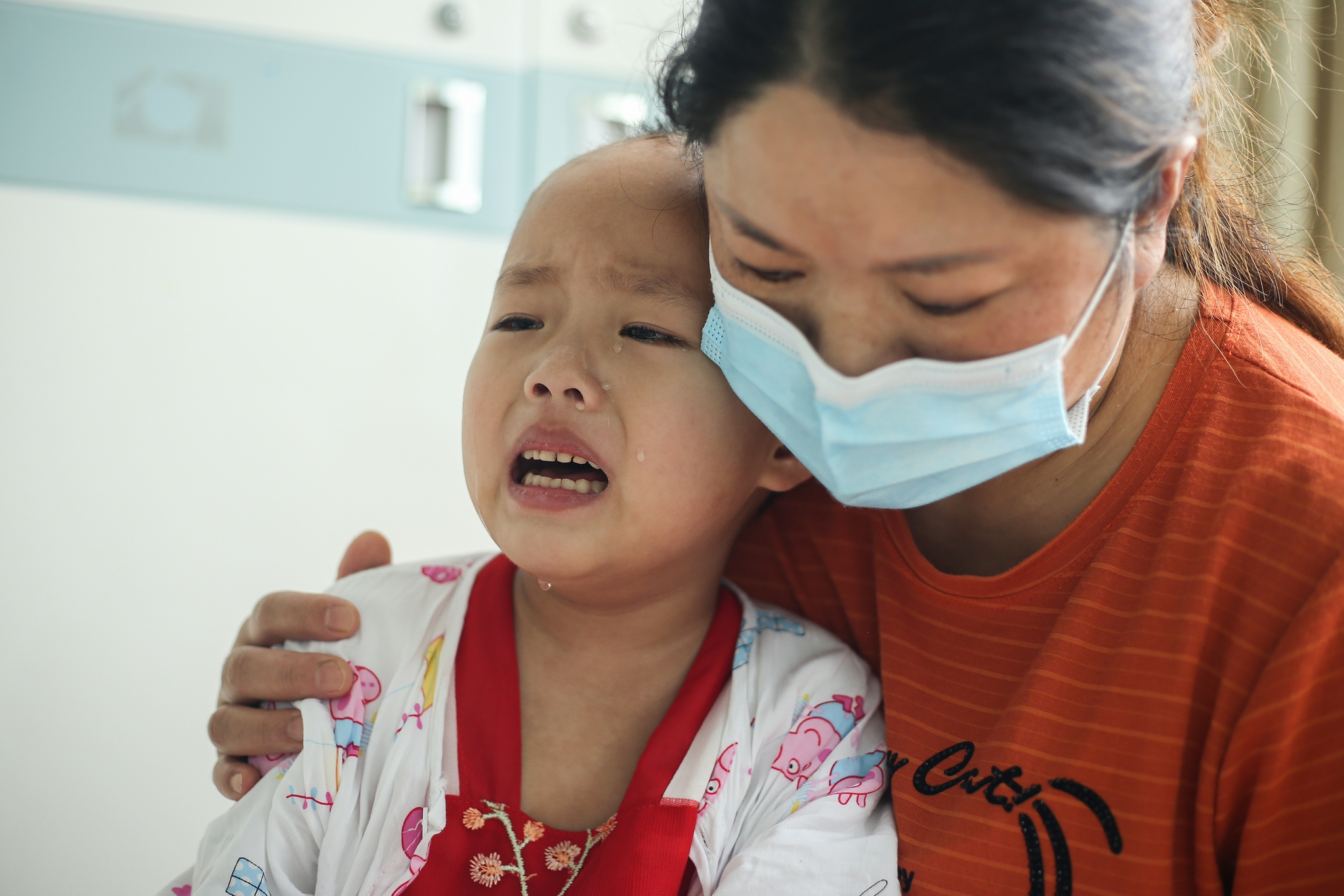 大女儿因见义勇为牺牲，小女儿又患白血病，父母哭诉：家要散了休闲区蓝鸢梦想 - Www.slyday.coM