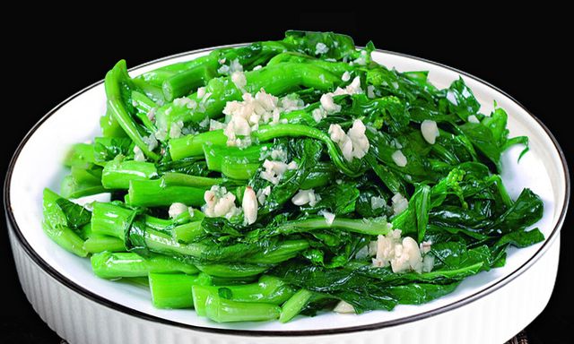 记住2个要点,又脆又嫩,颜色碧绿不发黄|炒青菜|青菜|蒜蓉_新浪新闻