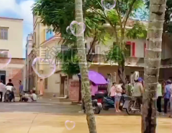 全红婵回家图曝光!门口堵满人,一家亲戚会餐,只呆半天就离村了休闲区蓝鸢梦想 - Www.slyday.coM 全红婵回家图曝光!门口堵满人,一家亲戚会餐,只呆半天就离村了休闲区蓝鸢梦想 - Www.slyday.coM