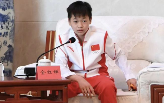 全红婵回村视频曝光，60分钟后乘车离开，原因让村民感动休闲区蓝鸢梦想 - Www.slyday.coM