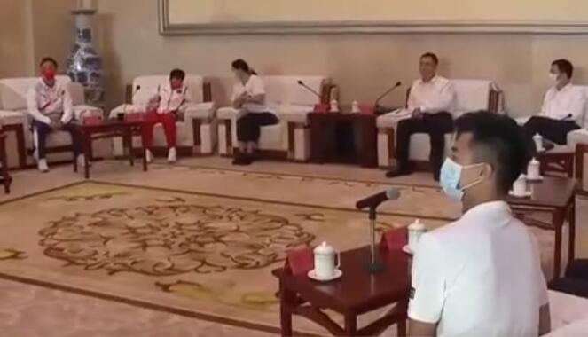 全红婵与3大恩人罕见同框!无愧全场焦点,大师姐1细节特暖心休闲区蓝鸢梦想 - Www.slyday.coM 全红婵与3大恩人罕见同框!无愧全场焦点,大师姐1细节特暖心休闲区蓝鸢梦想 - Www.slyday.coM