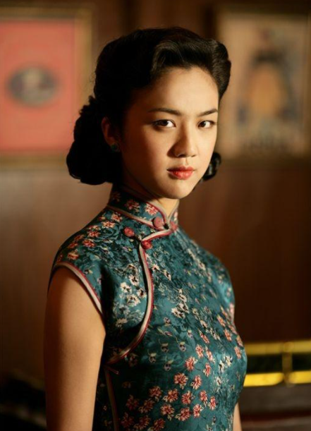 生图皮肤白皙骨相美,背布包独自走在路边|阿雅|骨相|周迅_新浪新闻