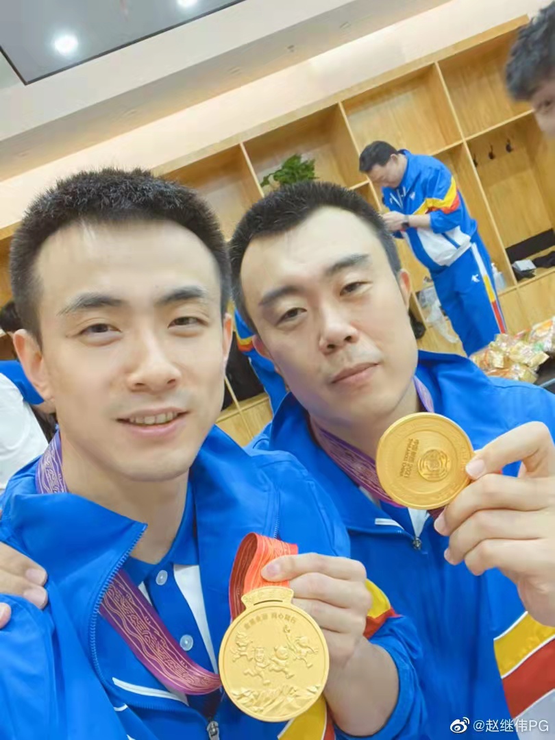 赵继伟、杨鸣把金牌让给81岁蒋兴权！辽篮暖心一瞬，向心力太强了休闲区蓝鸢梦想 - Www.slyday.coM