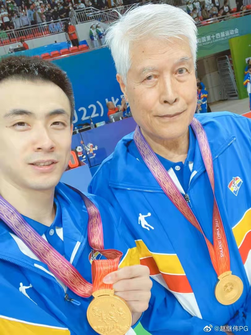 赵继伟、杨鸣把金牌让给81岁蒋兴权！辽篮暖心一瞬，向心力太强了休闲区蓝鸢梦想 - Www.slyday.coM