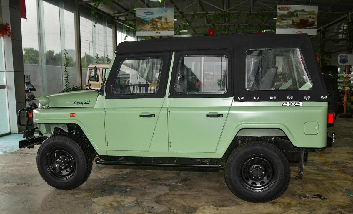 北汽制造bj212到店实拍图造型设计硬朗大气你心动了吗