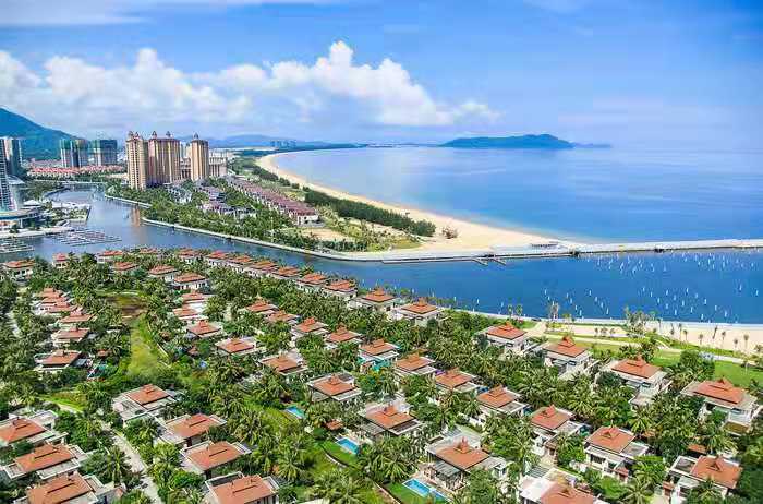 2018年,海南颁布了史上最严限购令,受此限售令影响,2018年清水湾项目