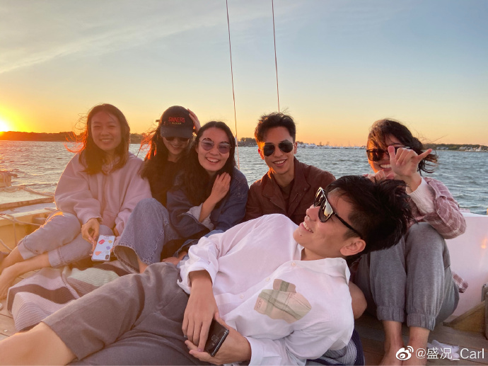 盛况最新合照曝光!游艇美女簇拥被骂是浪子,网友:金莎不值得