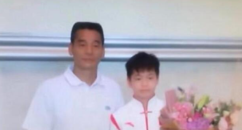 小身板却有大能量!全红婵与2位恩师久违同框,稳站C位表情专注休闲区蓝鸢梦想 - Www.slyday.coM 小身板却有大能量!全红婵与2位恩师久违同框,稳站C位表情专注休闲区蓝鸢梦想 - Www.slyday.coM