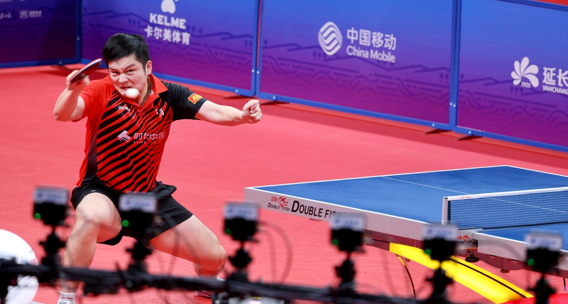 尴尬！樊振东庆祝男单夺冠，教练没抱起来，赛后采访体现高情商休闲区蓝鸢梦想 - Www.slyday.coM