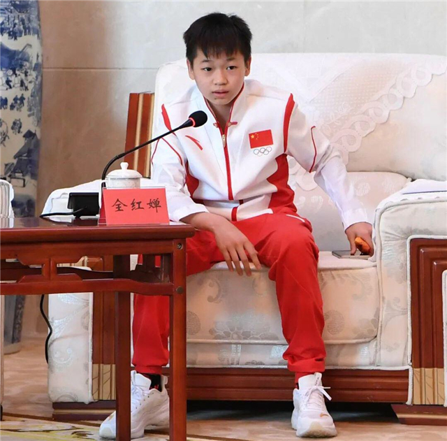 全红婵第一次去动物园！老虎隔着玻璃向她扑来，红姐吓了一跳：哇休闲区蓝鸢梦想 - Www.slyday.coM