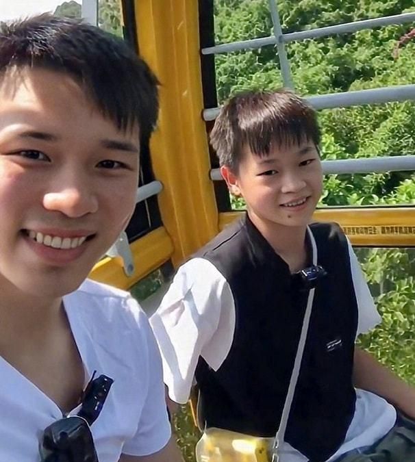 仅4小时!全红婵冲上热搜第3,和师哥逛动物园,标志笑容又回来了休闲区蓝鸢梦想 - Www.slyday.coM 仅4小时!全红婵冲上热搜第3,和师哥逛动物园,标志笑容又回来了休闲区蓝鸢梦想 - Www.slyday.coM