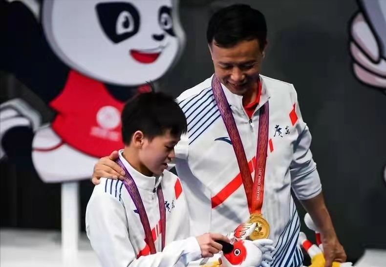 官宣!全红婵携手陈艾森接第一个代言广告,全家品质再获改善!休闲区蓝鸢梦想 - Www.slyday.coM 官宣!全红婵携手陈艾森接第一个代言广告,全家品质再获改善!休闲区蓝鸢梦想 - Www.slyday.coM