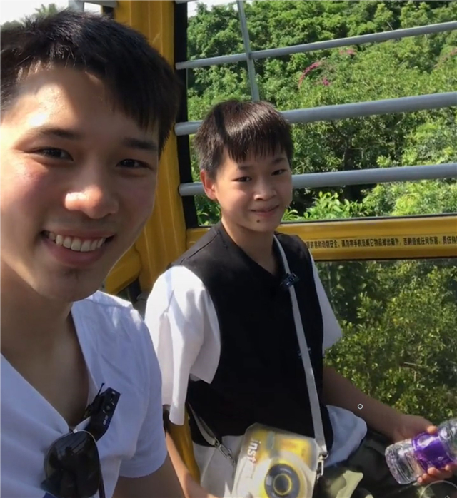 全红婵第一次去动物园！老虎隔着玻璃向她扑来，红姐吓了一跳：哇休闲区蓝鸢梦想 - Www.slyday.coM