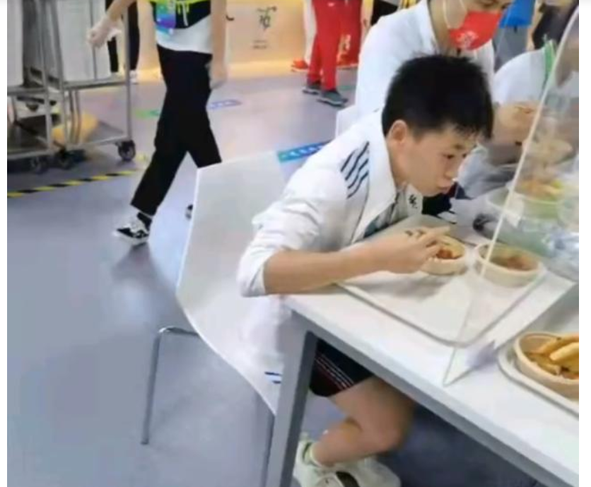 全红婵最大困扰被曝光,师姐直言比赛不用太担心,主要是控制饮食休闲区蓝鸢梦想 - Www.slyday.coM 全红婵最大困扰被曝光,师姐直言比赛不用太担心,主要是控制饮食休闲区蓝鸢梦想 - Www.slyday.coM