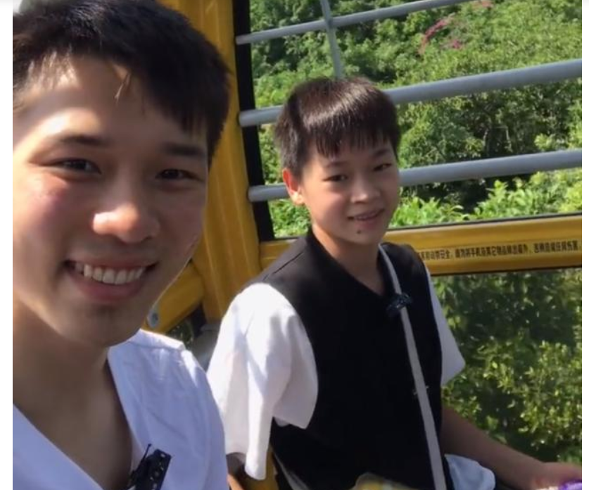 梦想成真！陈艾森带着全红婵去动物园游玩，与红猩猩合影太可爱休闲区蓝鸢梦想 - Www.slyday.coM