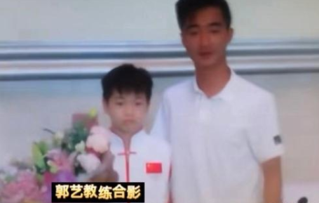 全红婵凯旋回乡，两启蒙教练成最大赢家!领导会面+合影，人生巅峰休闲区蓝鸢梦想 - Www.slyday.coM