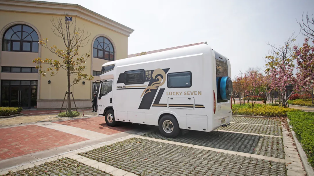 法美瑞海角7号尊尚版 纵置子母床 大水电空间享受 与美好不期而遇