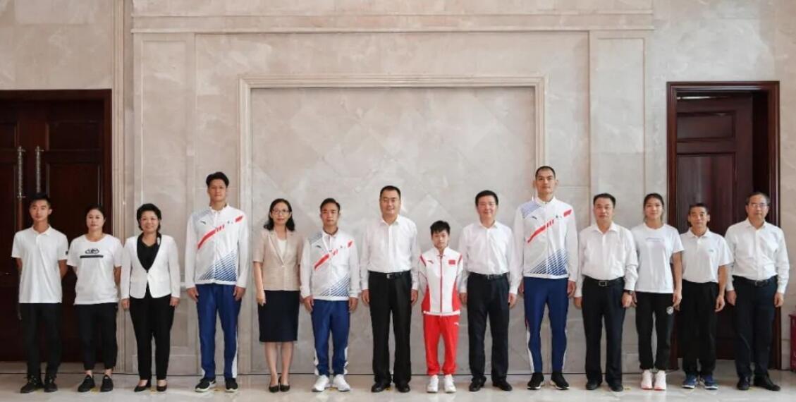 全红婵与3大恩人罕见同框!无愧全场焦点,大师姐1细节特暖心休闲区蓝鸢梦想 - Www.slyday.coM 全红婵与3大恩人罕见同框!无愧全场焦点,大师姐1细节特暖心休闲区蓝鸢梦想 - Www.slyday.coM