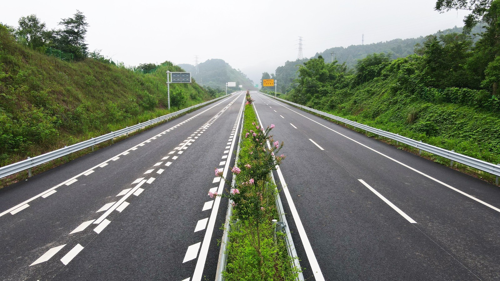 多部门联合专项验收合长高速公路交通安全设施