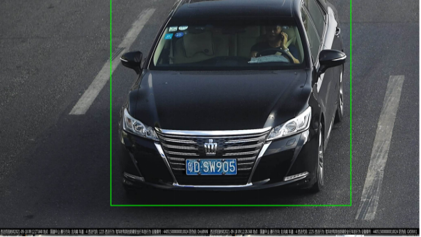 【曝光】这些人在澄海开车玩手机被拍到了！休闲区蓝鸢梦想 - Www.slyday.coM