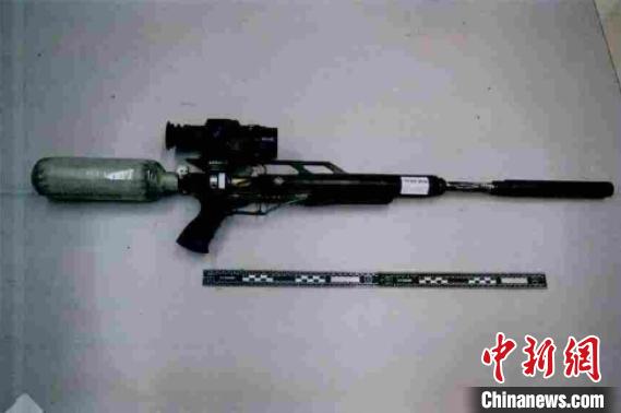 2020年12月左右,其朋友李某得知后向陈某借得猎枪,后多次伙同卢某等人