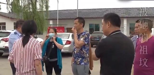 91岁老人刚下葬，坟却被邻居砸了，儿女铲平邻居房子泄愤！纪录片休闲区蓝鸢梦想 - Www.slyday.coM